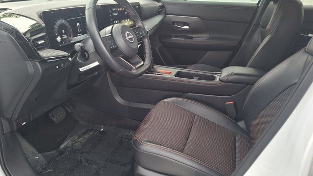 Certified 2025 Nissan Kicks SR FWD image 9