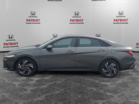 Used 2025 Hyundai Elantra SEL FWD image 2