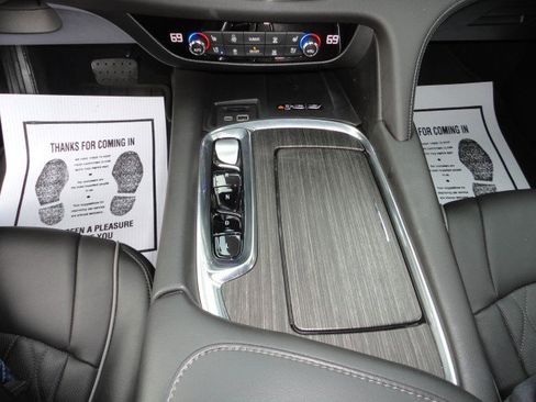 Used 2024 Buick Enclave Avenir w/ Avenir Technology Package image 7