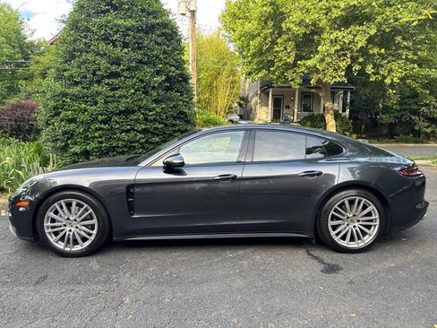Used 2018 Porsche Panamera 4 AWD/4WD image 8