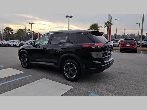 Used 2024 Nissan Rogue SV w/ SV Premium Package image 28