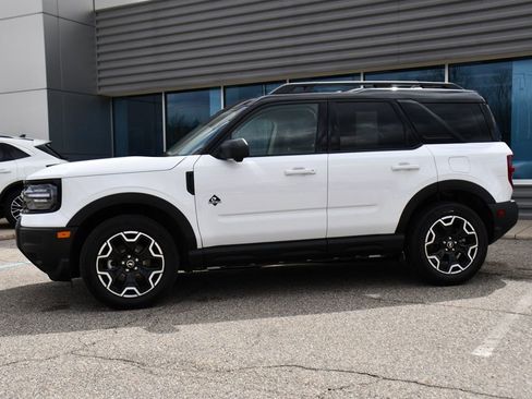 Used 2025 Ford Bronco Sport Outer Banks w/ Outer Banks Tech Package+ AWD/4WD image 2