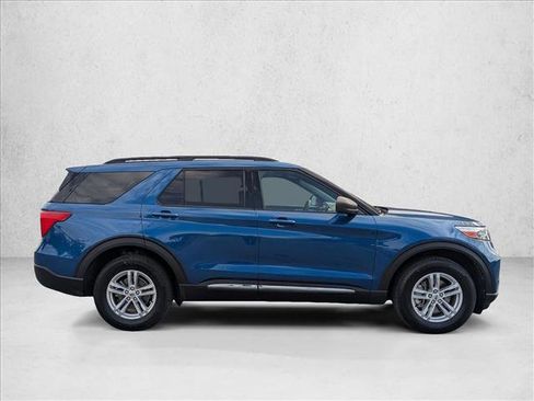 Used 2020 Ford Explorer XLT w/ Equipment Group 202A image 4