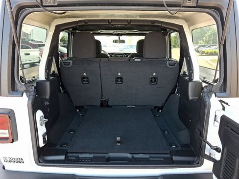 Used 2023 Jeep Wrangler Unlimited Sport AWD/4WD image 29