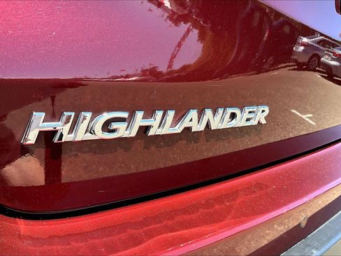 Used 2017 Toyota Highlander Limited Platinum AWD/4WD image 30