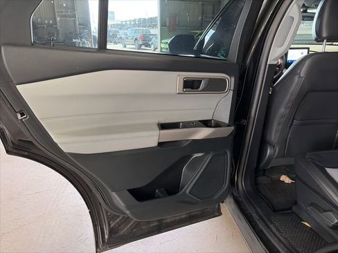 Used 2023 Ford Explorer XLT w/ Equipment Group 202A image 9