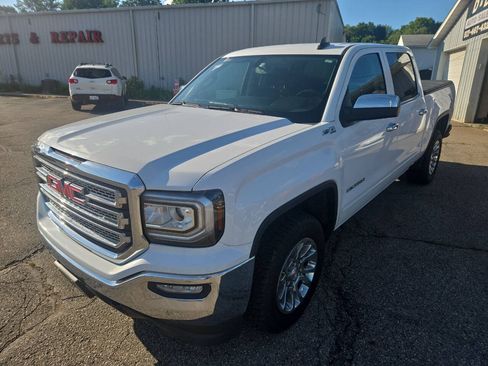 Used 2017 GMC Sierra 1500 SLE w/ SLE Value Package AWD/4WD image 4