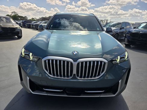 New 2026 BMW X5 xDrive50e image 2