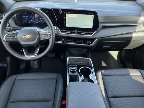 Used 2026 Chevrolet Equinox LT w/ Convenience Package II AWD/4WD image 3