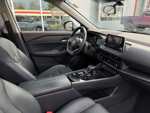 Used 2023 Nissan Rogue SV w/ SV Premium B Package image 24