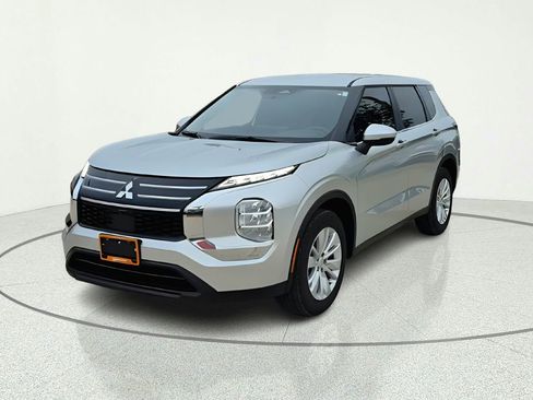 New 2026 Mitsubishi Outlander ES FWD image 1