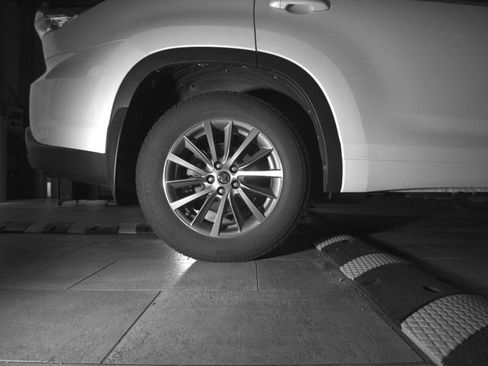 Used 2018 Toyota Highlander XLE AWD/4WD image 9