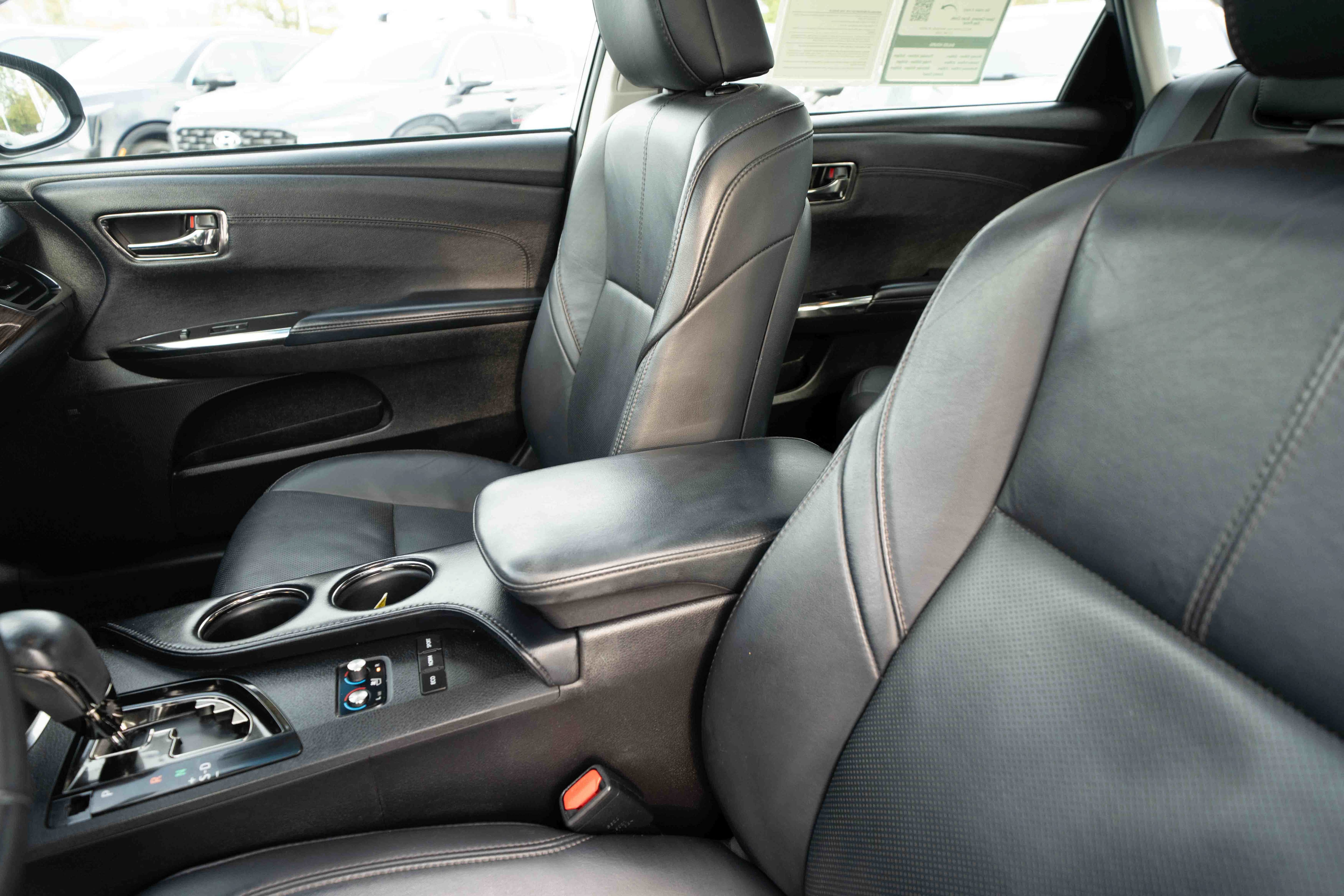 Used 2015 Toyota Avalon Limited FWD image 10