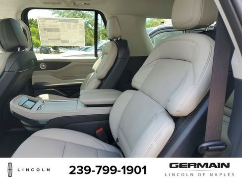 New 2026 Lincoln Navigator L Reserve AWD/4WD image 19