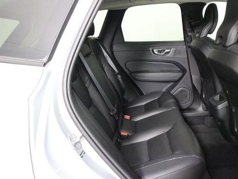 Used 2025 Volvo XC60 B5 Core AWD/4WD image 30