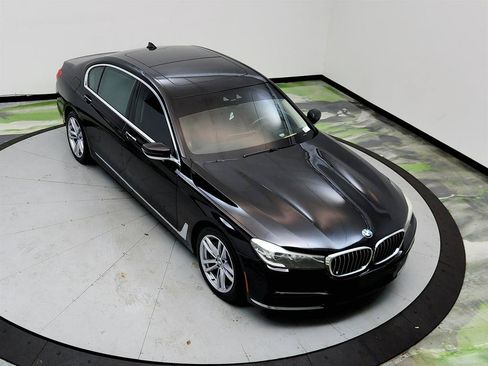 Used 2017 BMW 740i RWD image 35