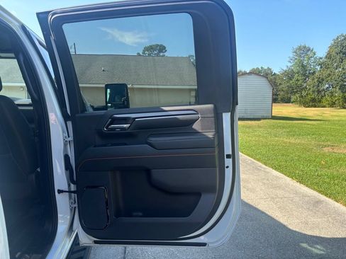 Used 2024 GMC Sierra 2500 AT4 w/ AT4 Premium Plus Package AWD/4WD image 16