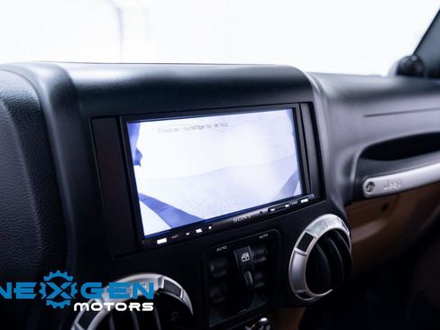 Used 2011 Jeep Wrangler Unlimited Rubicon image 43