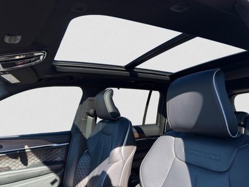 Used 2023 Jeep Grand Cherokee Summit w/ Luxury Tech Group V image 12