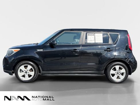 Used 2018 Kia Soul FWD image 2