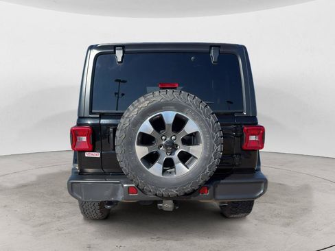 Used 2022 Jeep Wrangler Unlimited Sahara w/ LED Lighting Group AWD/4WD image 8