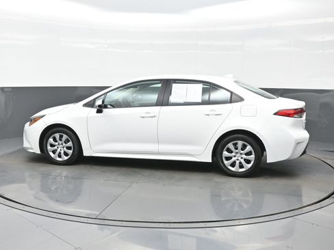 Used 2024 Toyota Corolla LE image 3