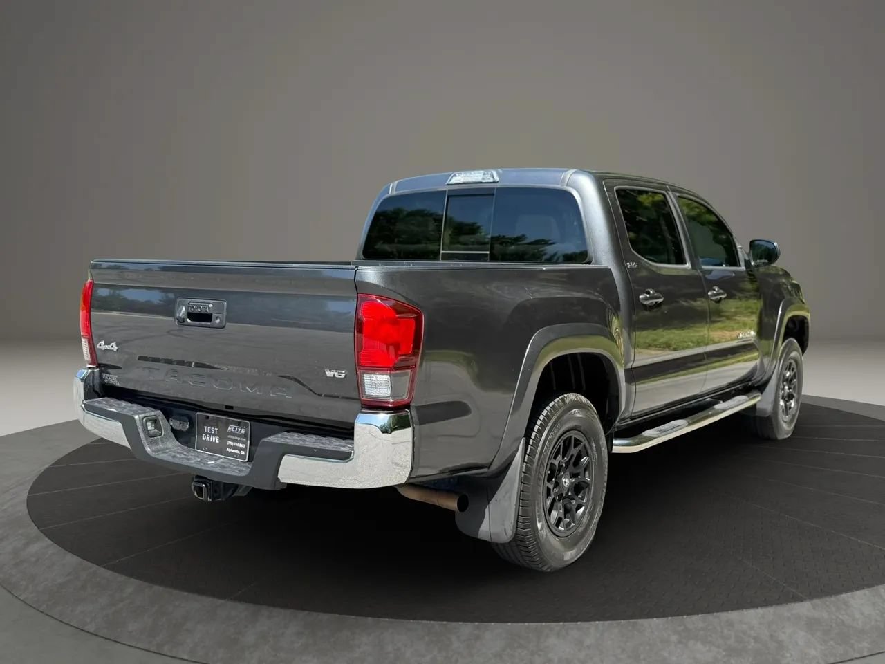 Used 2020 Toyota Tacoma SR5 AWD/4WD image 6