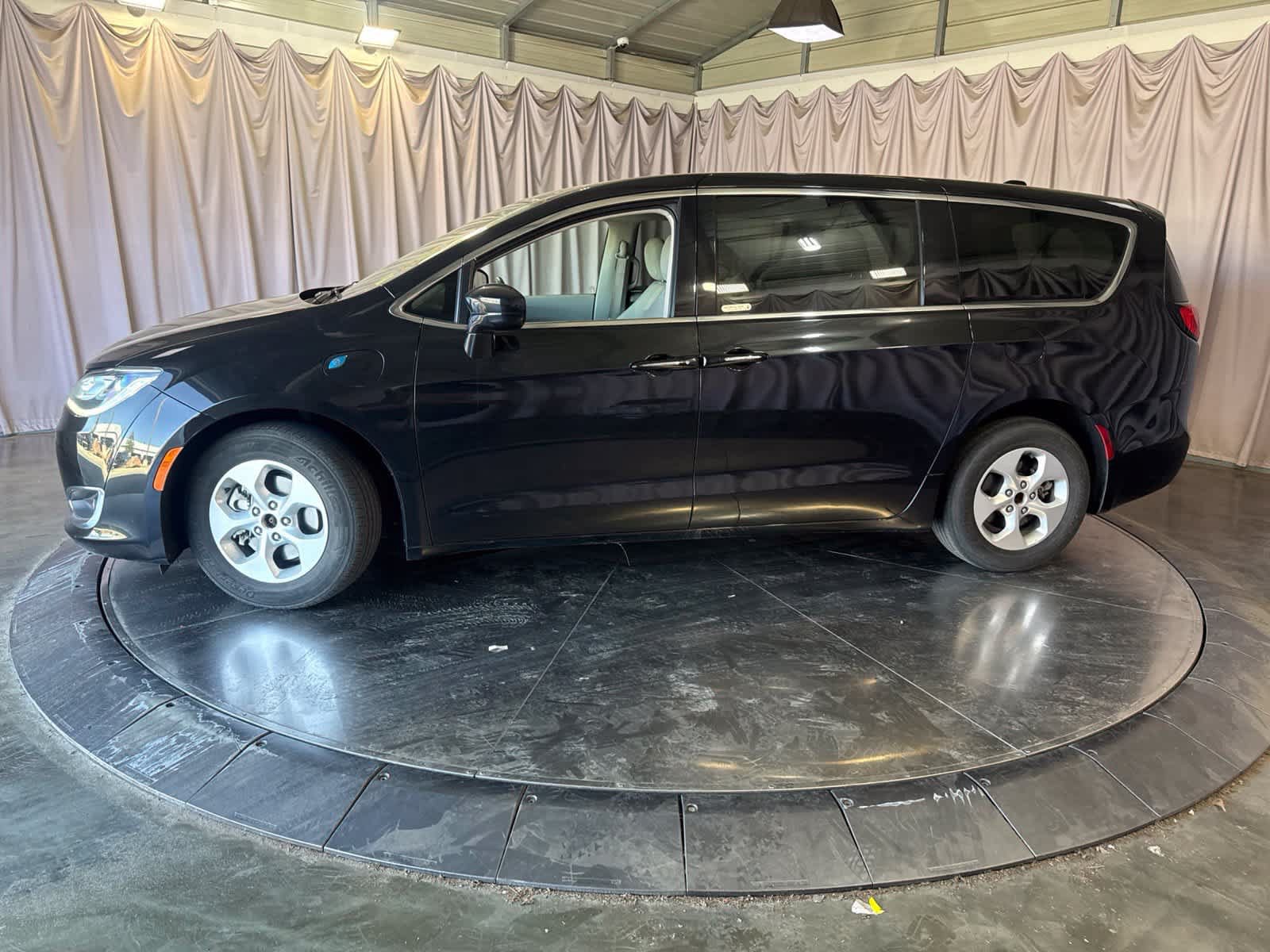 Used 2018 Chrysler Pacifica Touring Plus FWD image 6