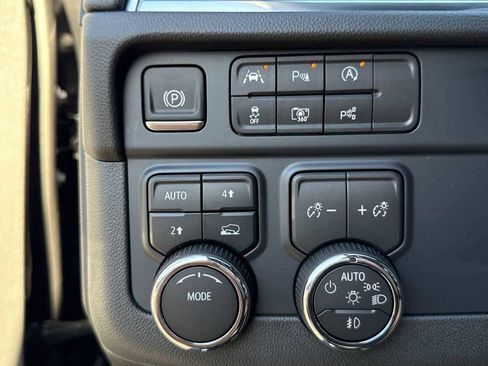 New 2026 Chevrolet Suburban Premier image 28