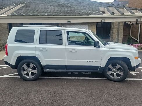 Used 2017 Jeep Patriot High Altitude AWD/4WD image 5