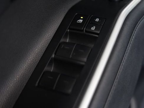 Used 2024 Toyota Highlander XSE FWD image 21