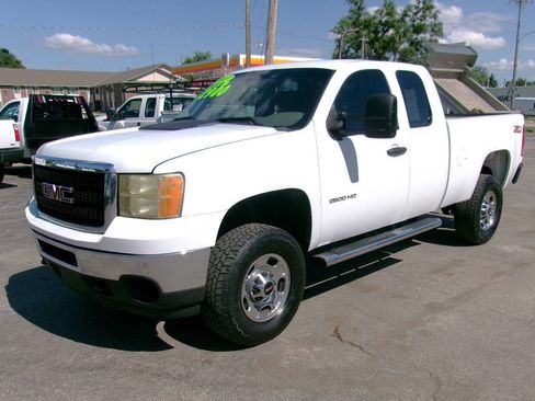 Used 2013 GMC Sierra 2500 W/T AWD/4WD image 2