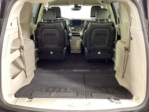 Used 2024 Chrysler Pacifica Touring-L FWD image 24
