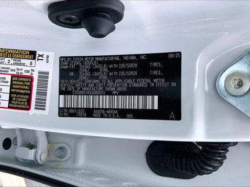 Used 2025 Toyota Highlander Limited image 30