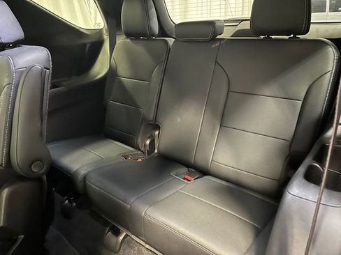Used 2025 Chevrolet Traverse LT image 24