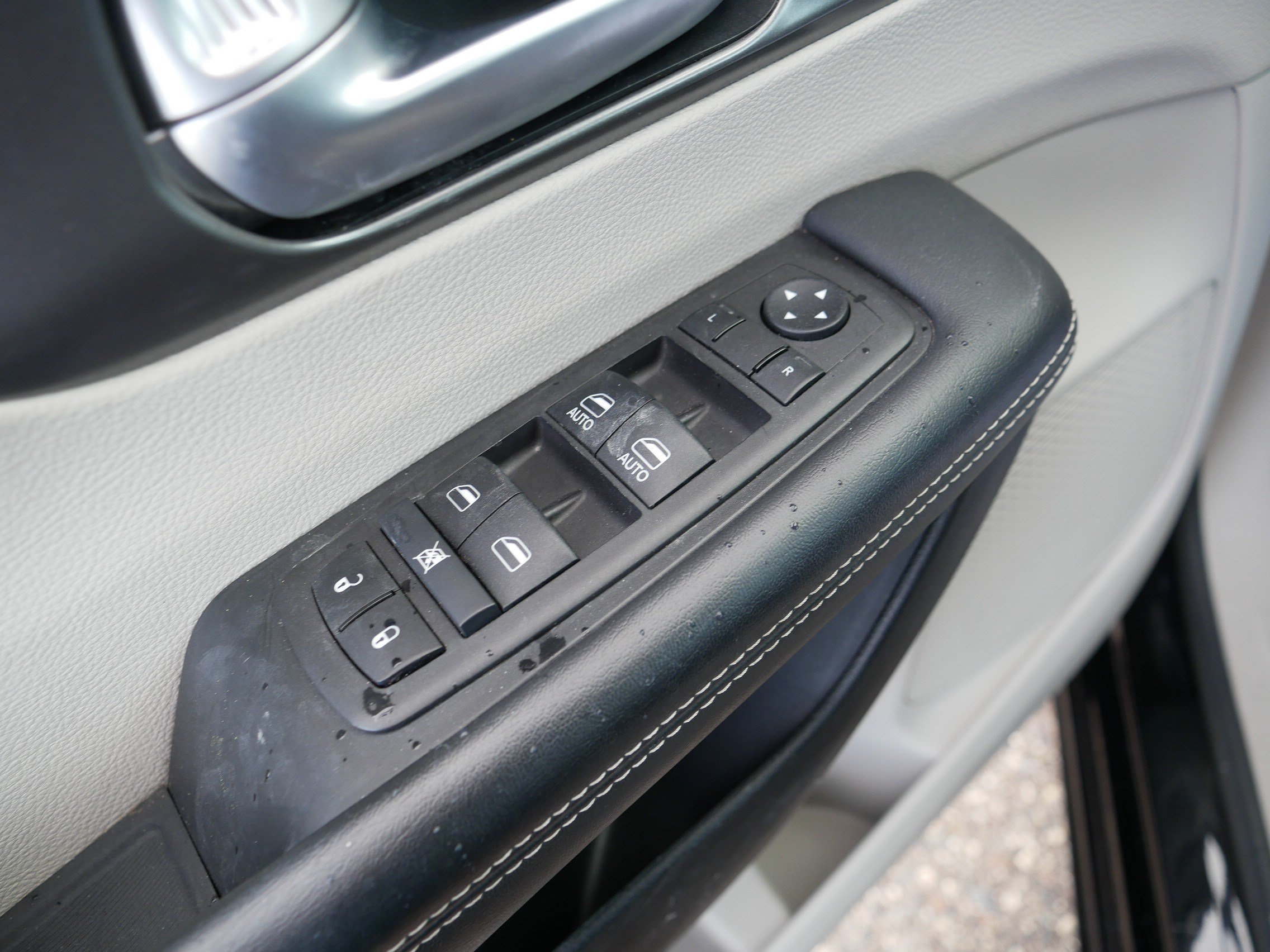 Used 2024 Chrysler Pacifica Touring-L FWD image 19