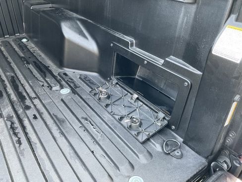 Used 2019 Toyota Tacoma SR5 AWD/4WD image 11