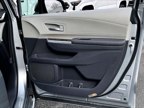 Certified 2024 Toyota Sienna XLE image 23
