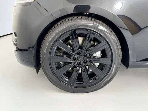 New 2026 Land Rover Range Rover Long Wheelbase SE AWD/4WD image 32