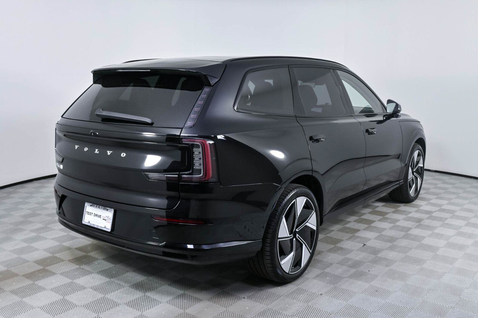 Certified 2025 Volvo EX90 Ultra AWD/4WD image 28