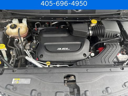 Used 2018 Chrysler Pacifica Touring-L FWD image 23