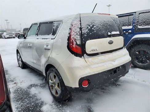 Used 2017 Kia Soul Base image 4