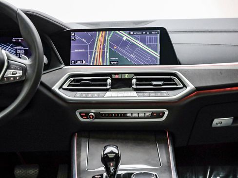 Used 2022 BMW X5 sDrive40i w/ Parking Assistance Package image 14