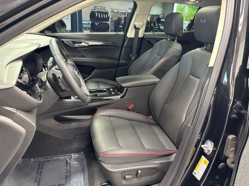 Used 2023 Buick Envision Essence w/ Sport Touring Package AWD/4WD image 10