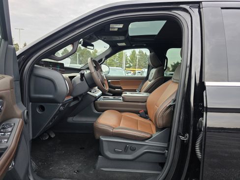Used 2025 Ford Expedition King Ranch image 18