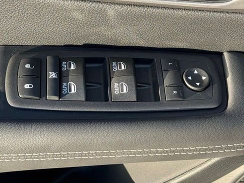 New 2026 Chrysler Pacifica Select w/ S Appearance Package FWD image 11