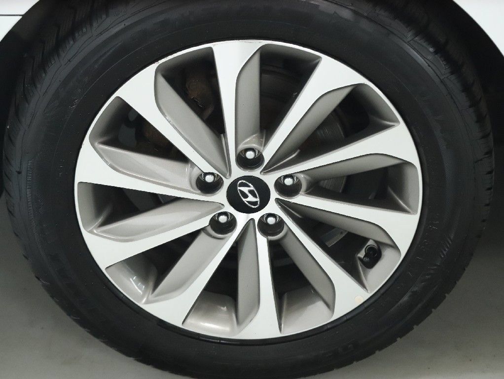 Used 2017 Hyundai Sonata Sport w/ Value Edition Package 02 FWD image 12