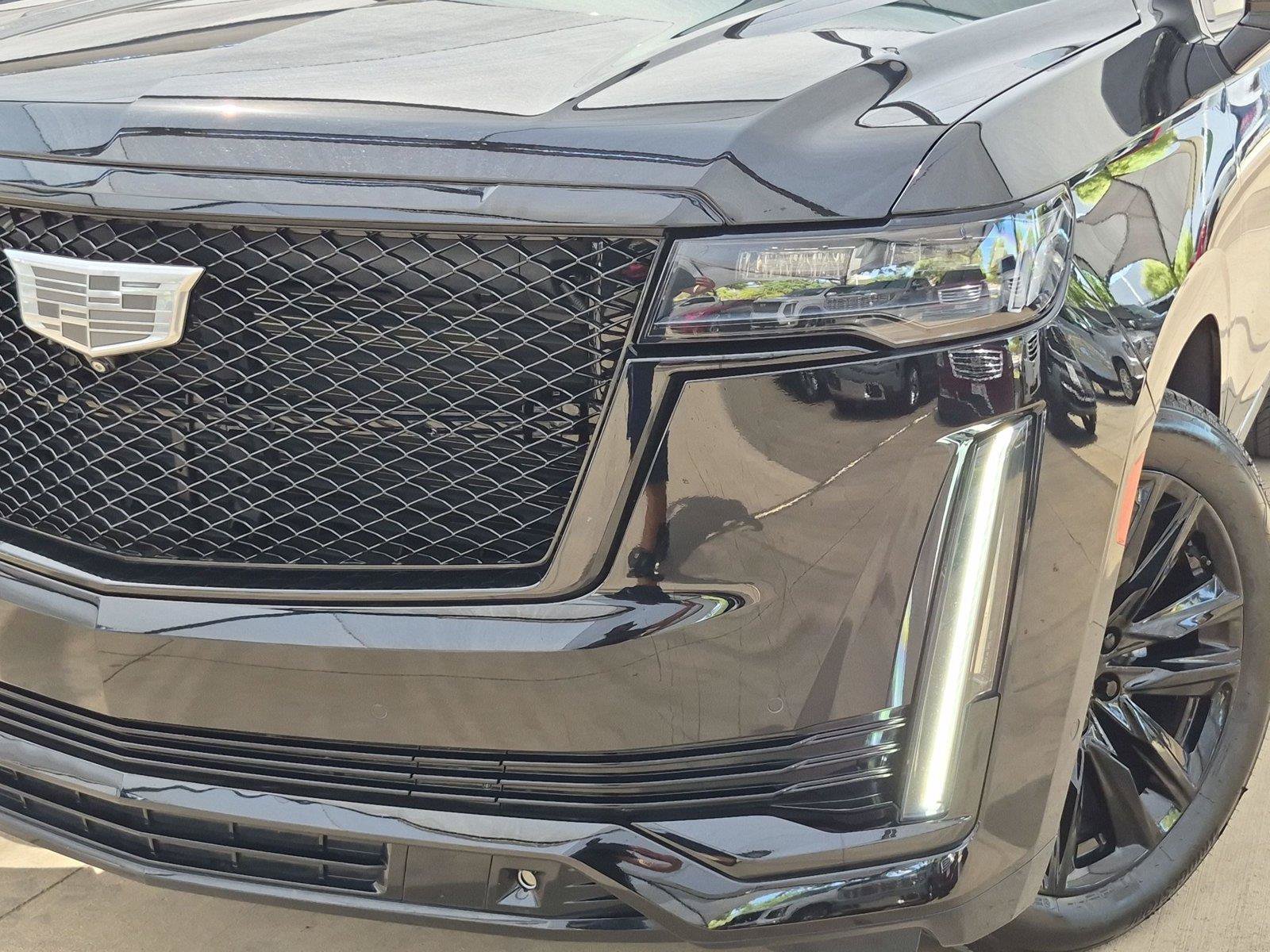 Used 2022 Cadillac Escalade Sport Platinum w/ Heavy-Duty Trailer Package AWD/4WD image 7
