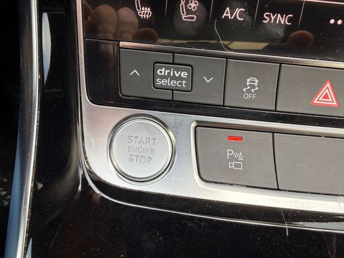 Used 2019 Audi Q8 Premium Plus w/ Premium Plus AWD/4WD image 19