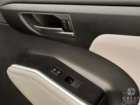 Used 2023 Toyota Highlander L image 27